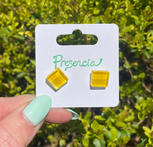 Lulu Glass Studs - Yellow