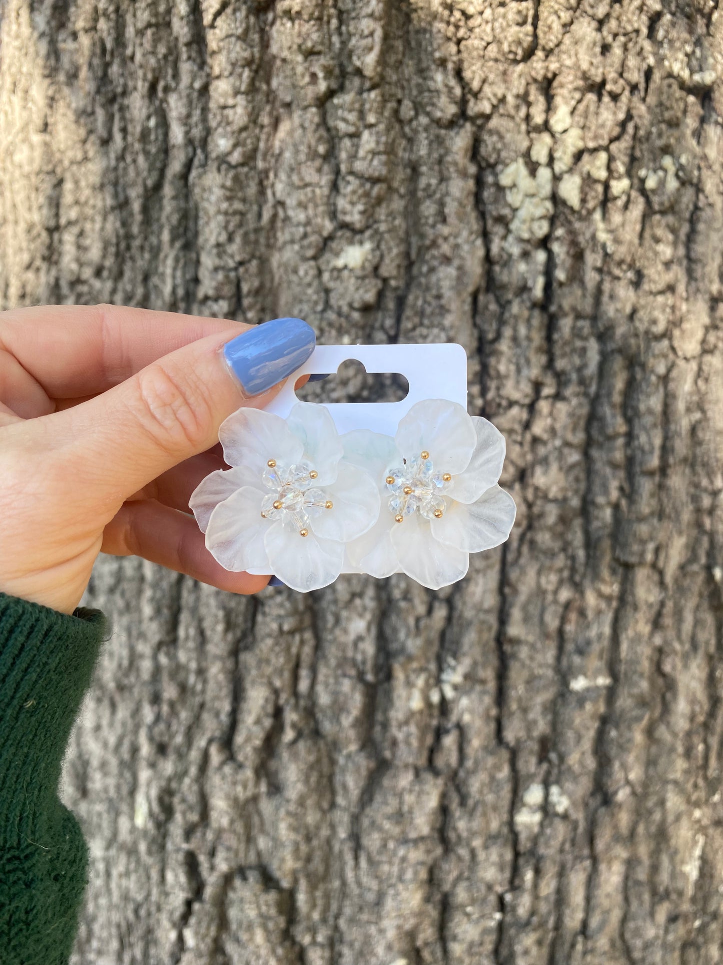 White Flower Resin Studs